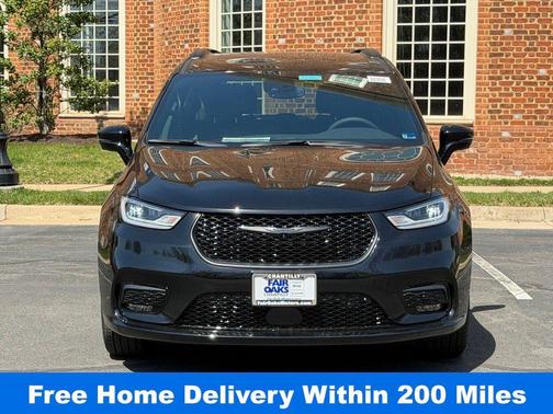 Diamond Black 2026 Chrysler Pacifica Select