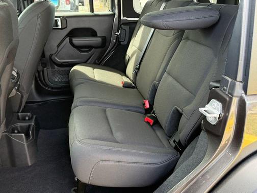 2022 Jeep Wrangler Unlimited Sport Altitude