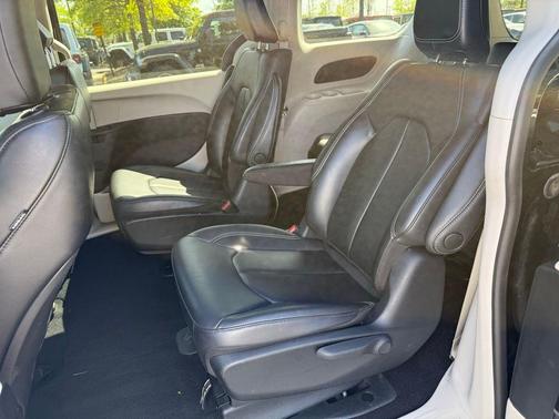 2023 Chrysler Pacifica Hybrid Touring L
