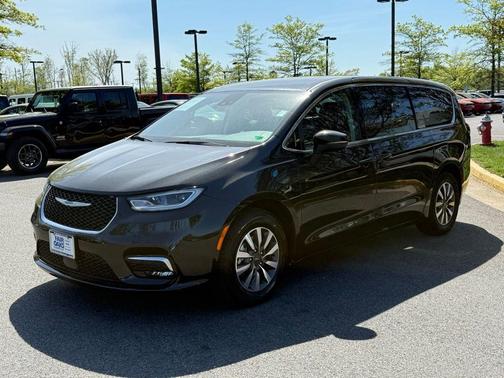 2023 Chrysler Pacifica Hybrid Touring L