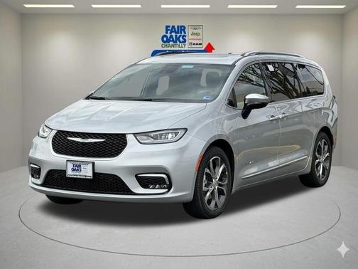 Silver Mist Clearcoat 2026 Chrysler Pacifica Pinnacle