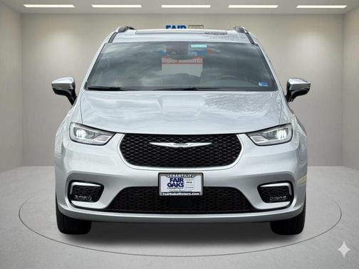 Silver Mist Clearcoat 2026 Chrysler Pacifica Pinnacle