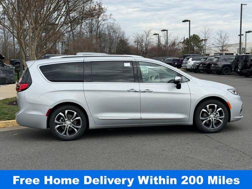 Silver Mist Clearcoat 2026 Chrysler Pacifica Pinnacle