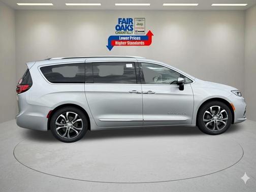 Silver Mist Clearcoat 2026 Chrysler Pacifica Pinnacle