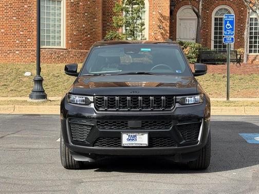 2026 Jeep Grand Cherokee Laredo