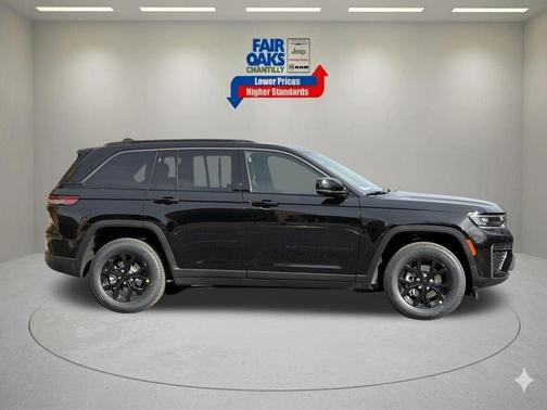 Diamond Black 2026 Jeep Grand Cherokee Laredo