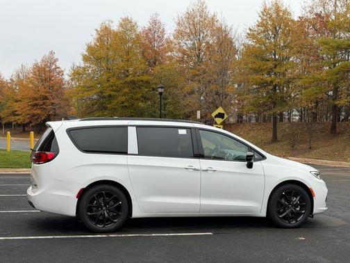 2026 Chrysler Pacifica Limited