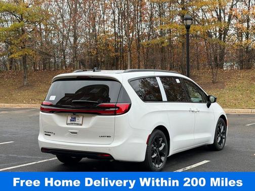 Bright White Clearcoat 2026 Chrysler Pacifica Limited