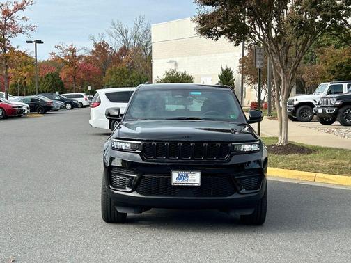 2025 Jeep Grand Cherokee Laredo