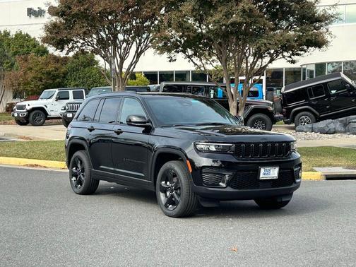 2025 Jeep Grand Cherokee Laredo