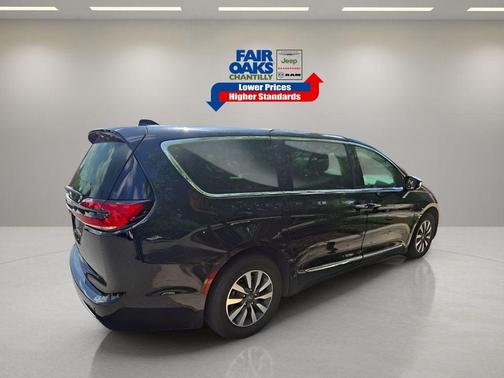 2023 Chrysler Pacifica Hybrid Limited