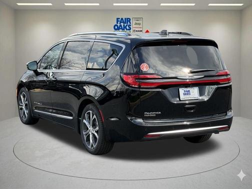 Diamond Black 2026 Chrysler Pacifica Pinnacle