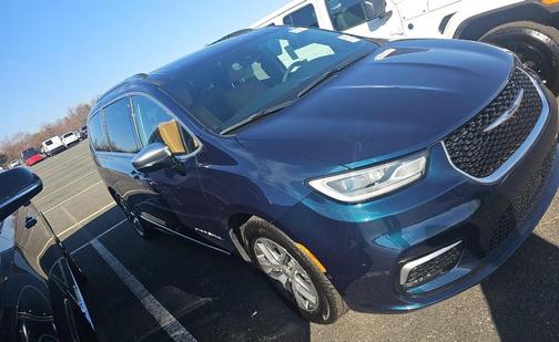 2023 Chrysler Pacifica Hybrid Pinnacle