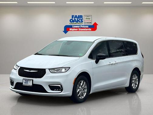 2025 Chrysler Pacifica Select