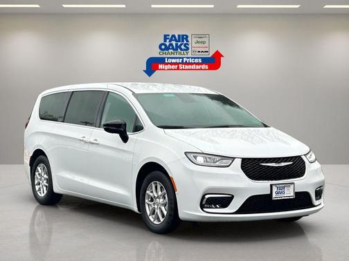 2025 Chrysler Pacifica Select