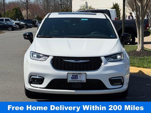 Bright White Clearcoat 2026 Chrysler Pacifica Select