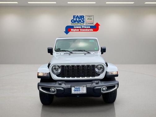 2025 Jeep Gladiator Sport