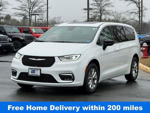 Bright White Clearcoat 2026 Chrysler Pacifica Select