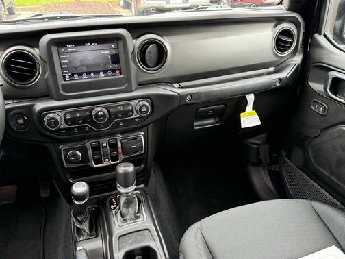 2022 Jeep Gladiator Sport