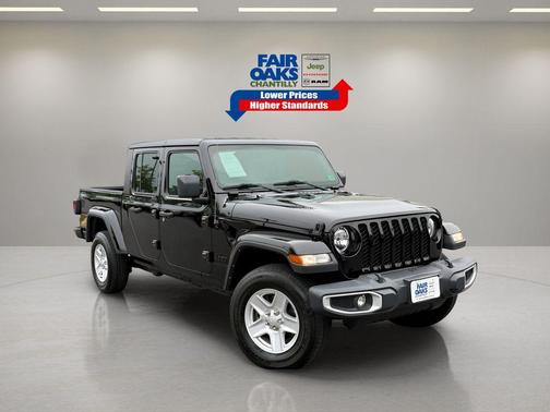 2022 Jeep Gladiator Sport