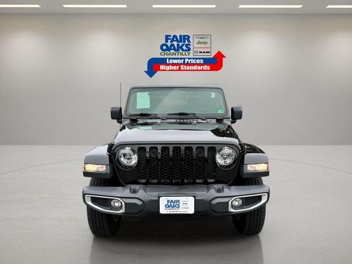 2022 Jeep Gladiator Sport