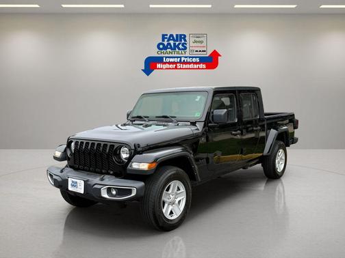 2022 Jeep Gladiator Sport