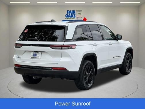 Bright White Clearcoat 2025 Jeep Grand Cherokee Laredo