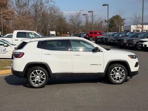 2022 Jeep Compass Latitude Lux