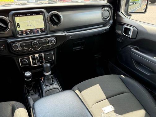 2022 Jeep Gladiator Sport