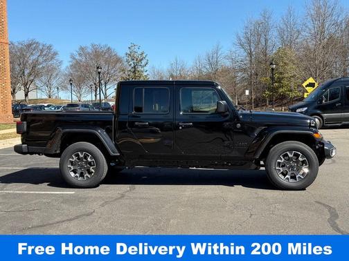 Black Clearcoat 2026 Jeep Gladiator Sport