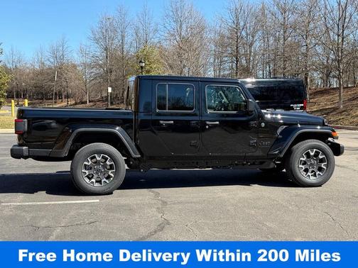 Black Clearcoat 2026 Jeep Gladiator Sport
