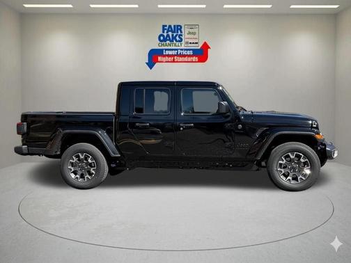 Black Clearcoat 2026 Jeep Gladiator Sport