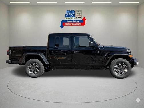 Black Clearcoat 2026 Jeep Gladiator Sport
