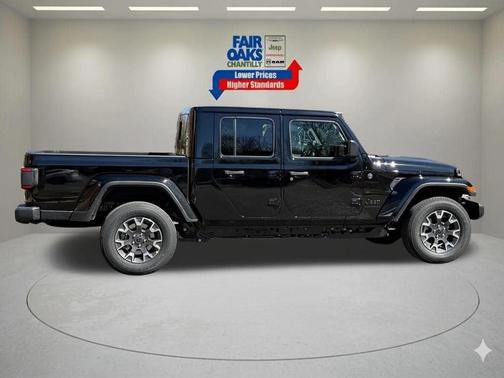 Black Clearcoat 2026 Jeep Gladiator Sport