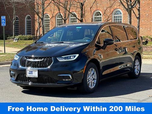 Diamond Black 2026 Chrysler Pacifica Select