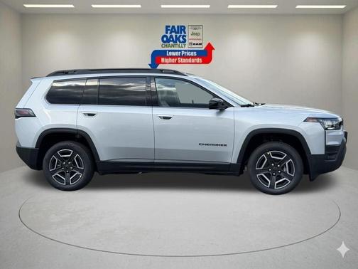 Silver Zynith Clearcoat 2026 Jeep Cherokee LAREDO/LIMITED