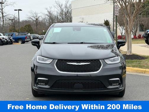 Brilliant Black Crystal Pearlcoat 2024 Chrysler Pacifica Limited