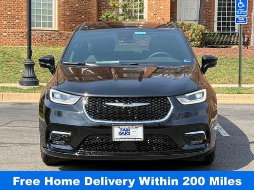 Diamond Black 2026 Chrysler Pacifica Select