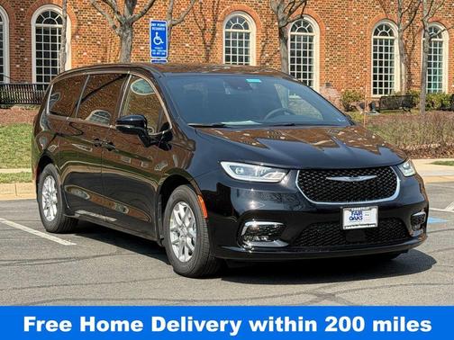 Diamond Black 2026 Chrysler Pacifica Select