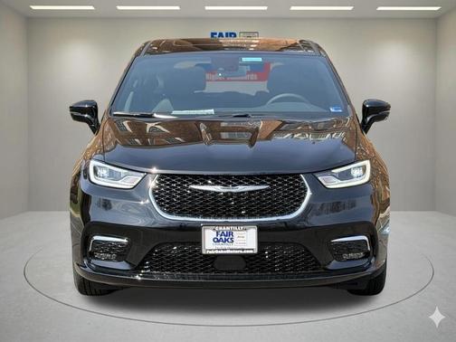 Diamond Black 2026 Chrysler Pacifica Select
