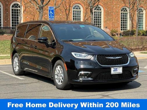 Diamond Black 2026 Chrysler Pacifica Select