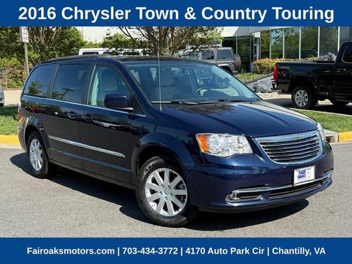 2016 Chrysler Town & Country Touring
