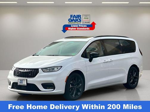 Bright White Clearcoat 2026 Chrysler Pacifica Limited