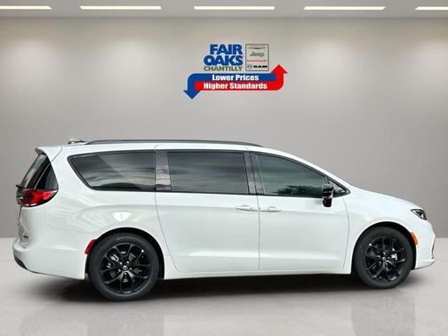 2026 Chrysler Pacifica Limited