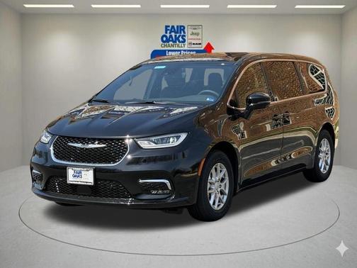 Diamond Black 2026 Chrysler Pacifica Select