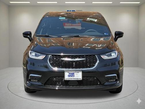 Diamond Black 2026 Chrysler Pacifica Select