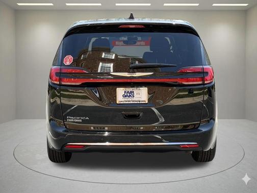 Diamond Black 2026 Chrysler Pacifica Select