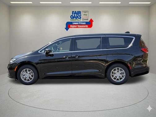 Diamond Black 2026 Chrysler Pacifica Select