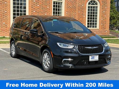 Diamond Black 2026 Chrysler Pacifica Select