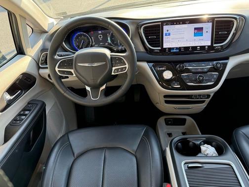 2024 Chrysler Pacifica Touring-L